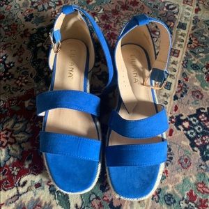 Super cute platform sandals never worn